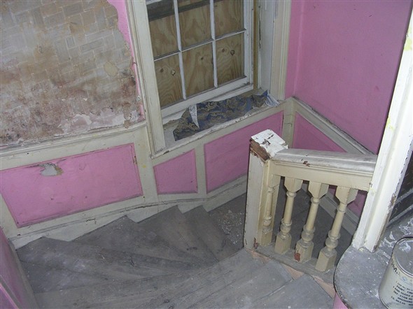 Photo:Staircase which is rotting.