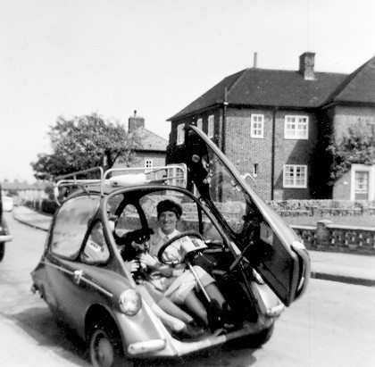 Photo:Nurses in a bubble car