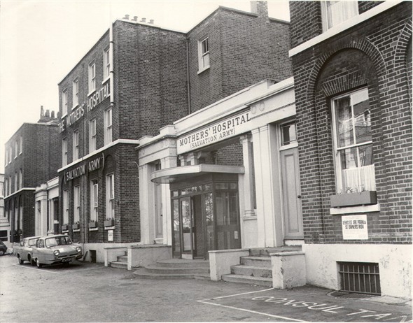 Photo:Exterior of the Mothers' Hospital from Lower Clapton Road, 1970 (catalogue reference: SBHF/PG/4)