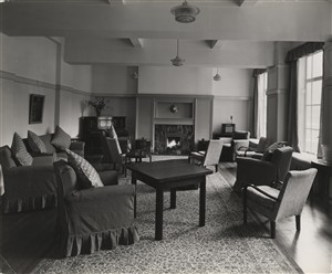Photo:Staff sisters' common room, Oct 1937 (Catalogue reference: SC01604-B5918).